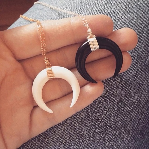 *BOGO* Acrylic Crescent Moon Horn Necklace - Picture 4 of 5